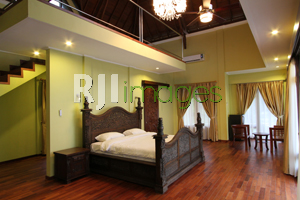 Queen of The South Beach Resort