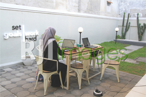 Coffee bar bergaya simpel nan elegan