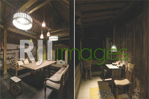 Area ruang tamu dengan dekorasi klasik dan Teras rumah bergaya tempo dulu