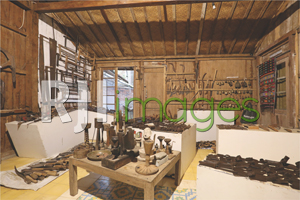 Bagian dalam lumbung sebagai museum teknologi pertanian