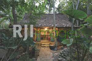 CORETAN FILOSOFI ARSITEKTUR Omah Ndeso Eko Prawoto