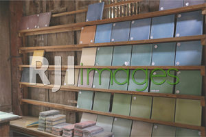 Contoh warna tegel yang dapat dipilih customer