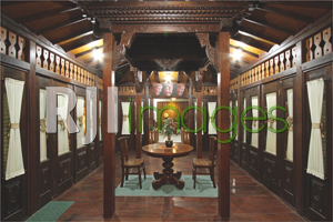 Entrance room berupa bangunan Joglo kuno