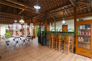 Fasilitas minibar di sudut area pendopo