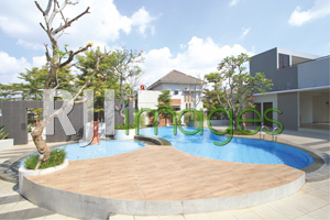 Fasilitas swimming pool tematik di Club House Bale Adi, perumahan Grand Tlogoadi