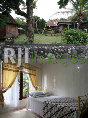 Landscape taman depan dan kamar utama Ndalem Kawiryan