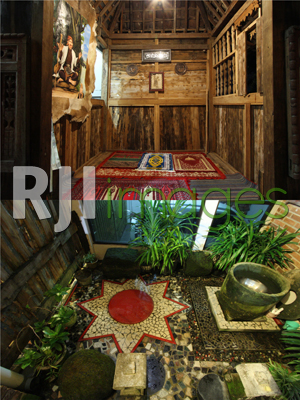 Mushola dan kamar mandi terbuka simbol Wilwatikta