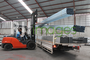 Persiapan pengiriman di bagian produksi