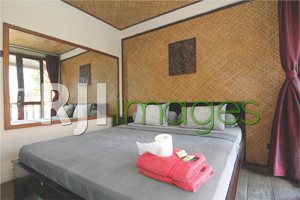 Private Room dengan sentuhan unsur entik