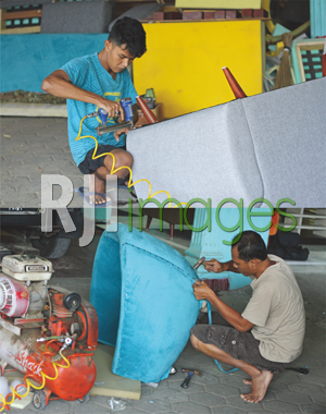 Proses Pembuatan Sofa