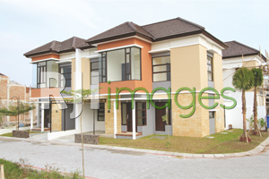Rumah 2 lantai tipe 103 (Emerald) dan tipe 130 (Diamond-hook) Grand Permata Resi