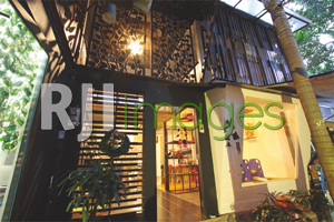 Rumah berpernik Apik dan Nyentrik