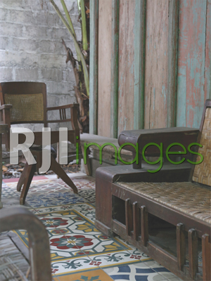 Tegel motif perkuat konsep klasik