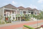 Deretan rumah tipe premium Taman Anggrek Gentan 2