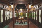 Entrance room berupa bangunan Joglo kuno